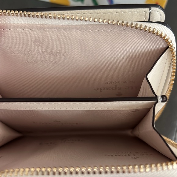 Kate Spade zip around wallet, crème multi brand new with tags and original box - Picture 4 of 10